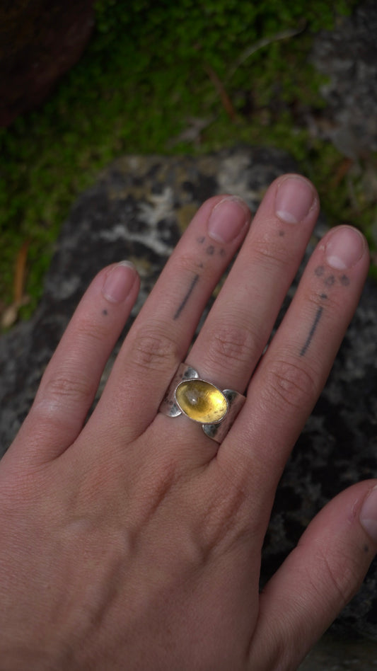 Oval Citrine Dappled-Light Ring